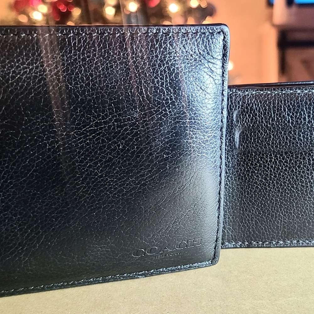 New Coach Wallets - Picture 2 of 3